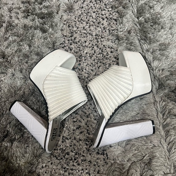 Givenchy Ribbed Platform Mules Sandals - Picture 7 of 15